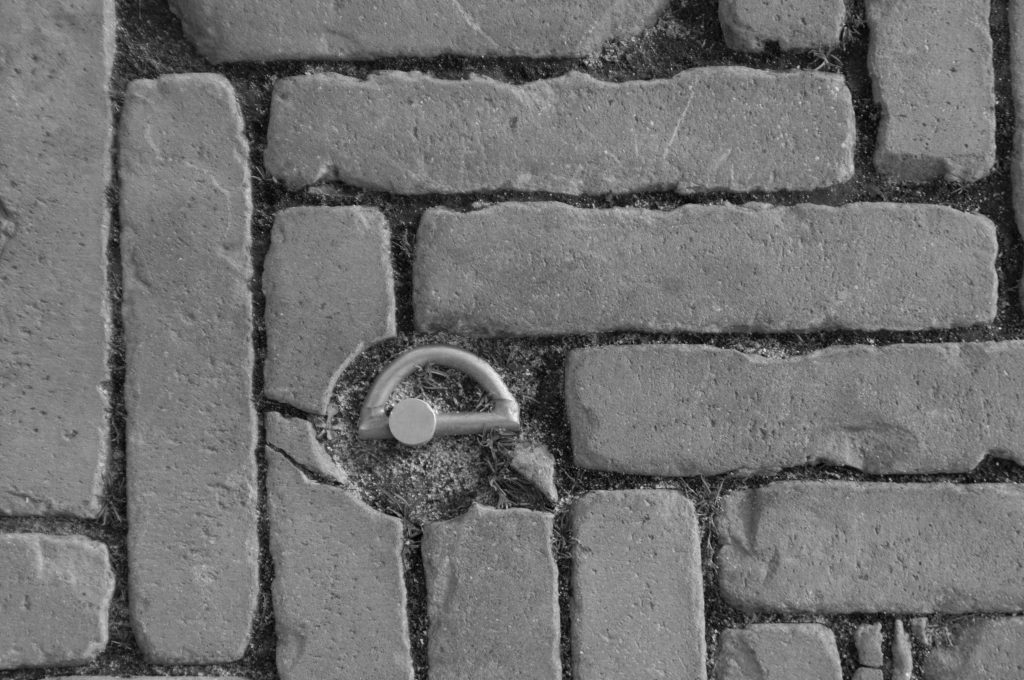 Market ring at the Markt in Delft
